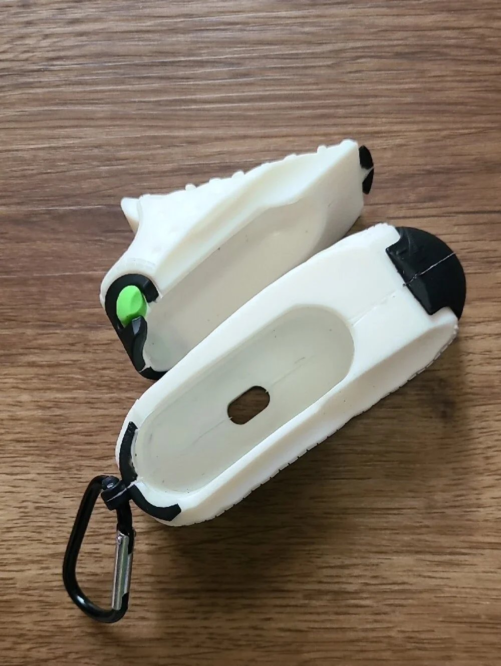 Ear Pods White and Black Sneaker Case